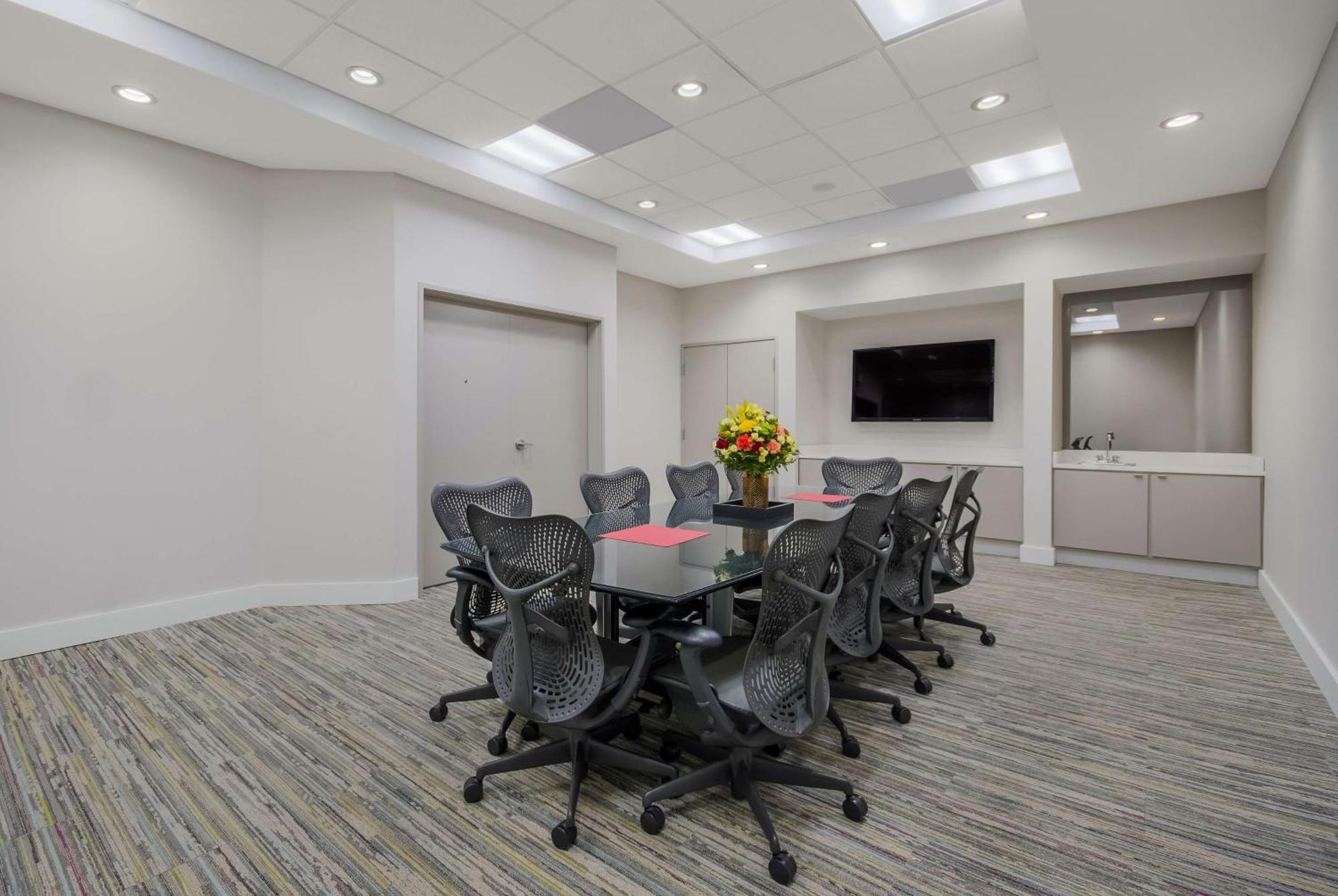 Hilton Garden Inn Oklahoma City Midtown Экстерьер фото