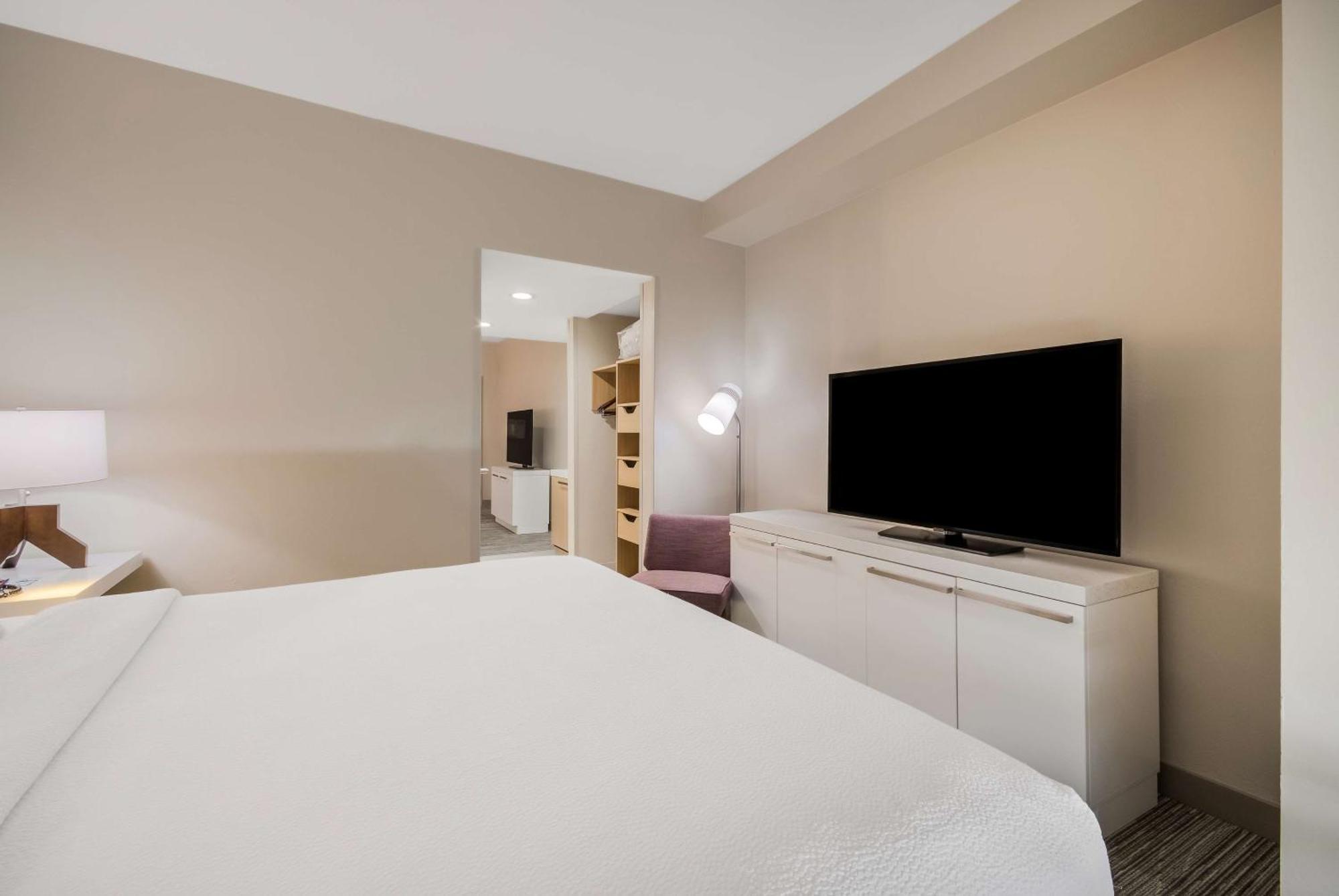 Hilton Garden Inn Oklahoma City Midtown Экстерьер фото